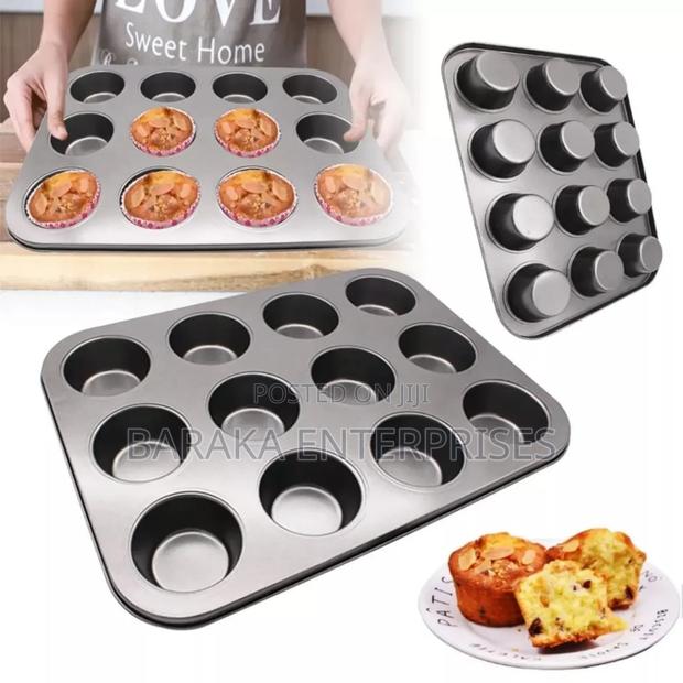 12 Hole Queen Cake Baking Tray - main view
