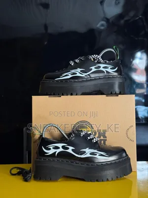 Dr Martens Quad Tribal Graphitti
