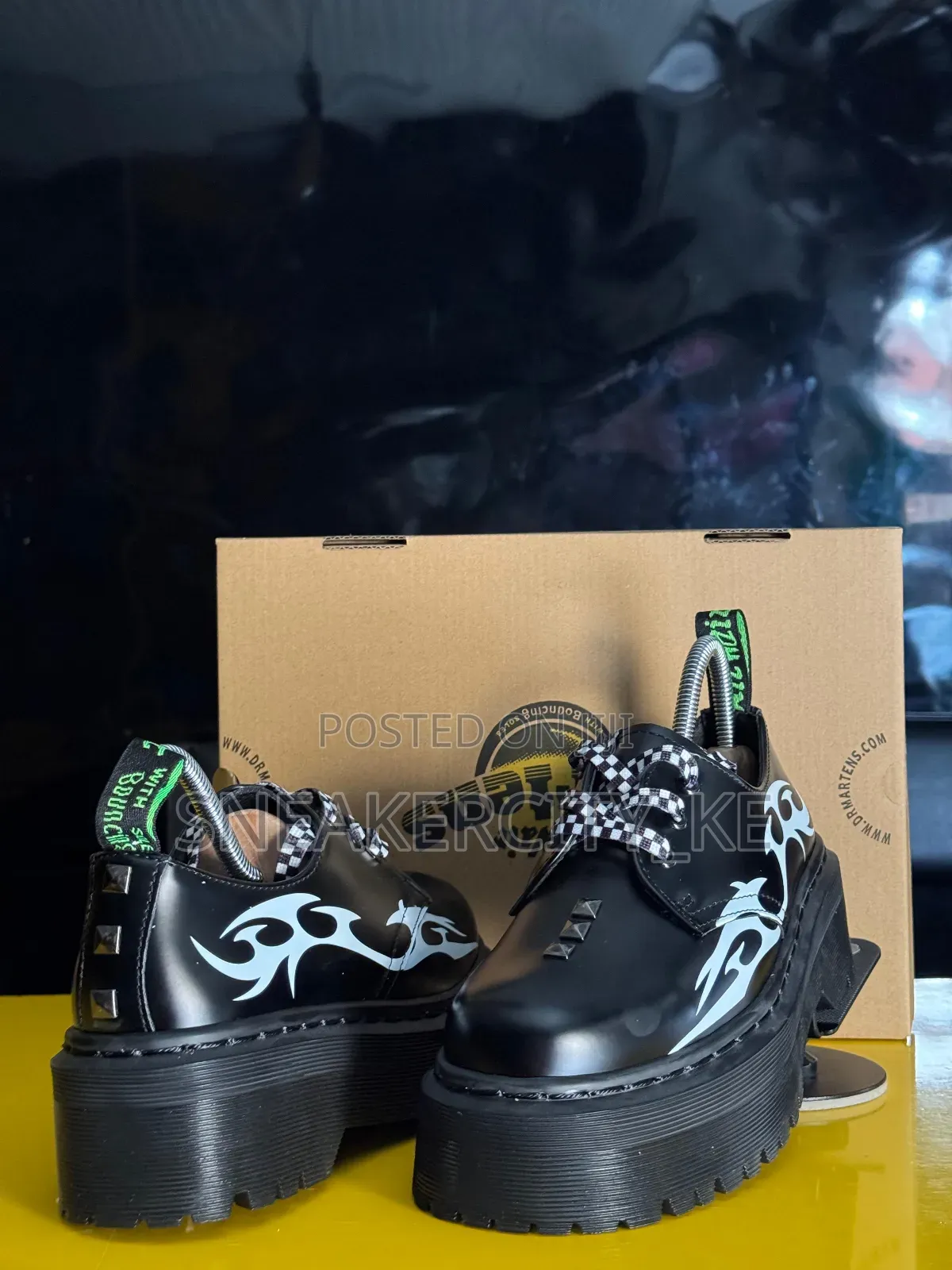 Dr Martens Quad Tribal Graphitti