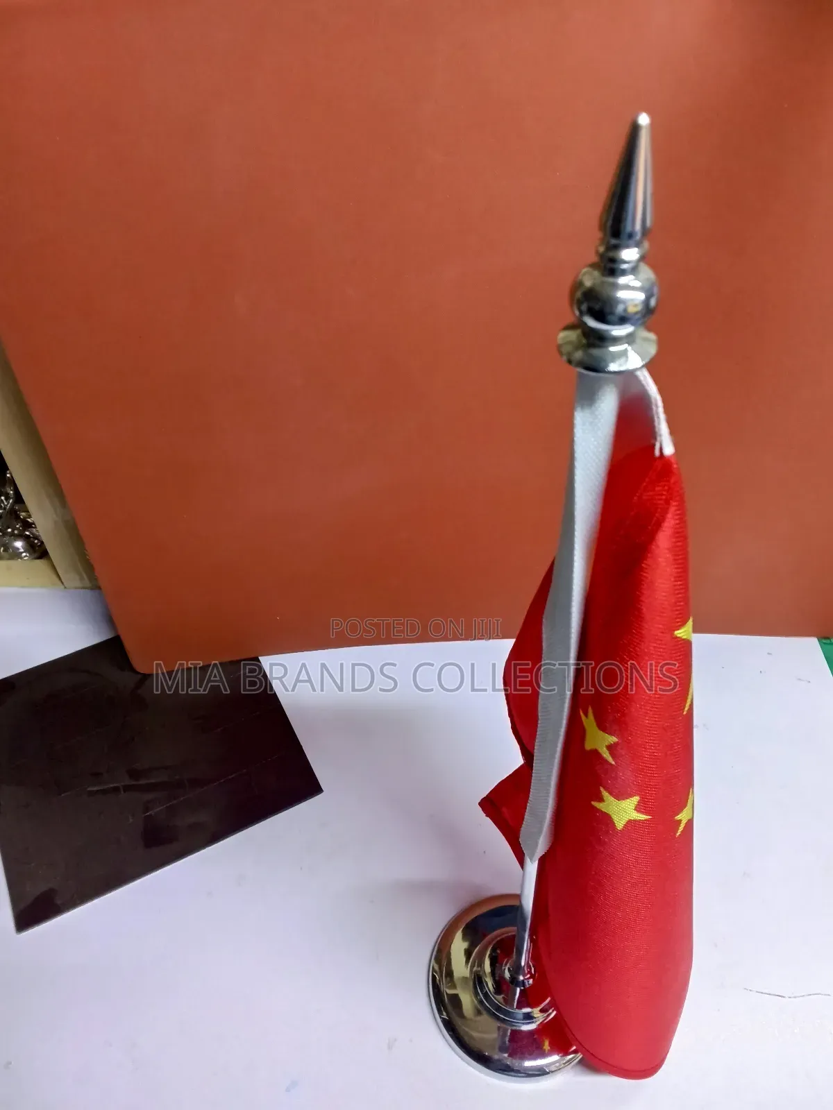 Silver Flag Table Stand