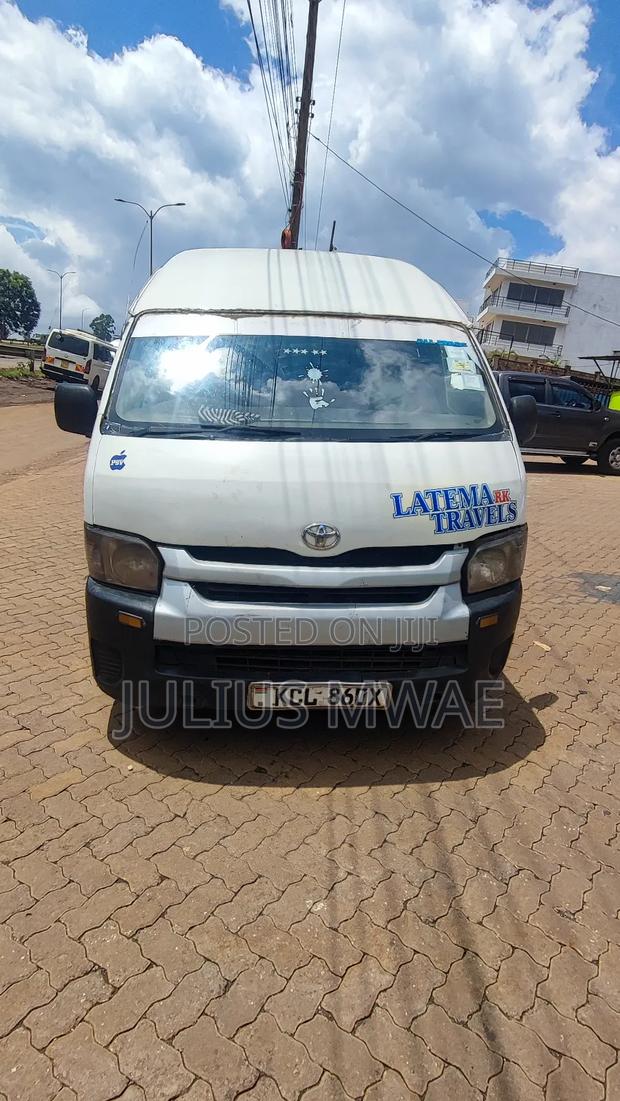 Toyota Grand HiAce 2018 White - thumbnail 2