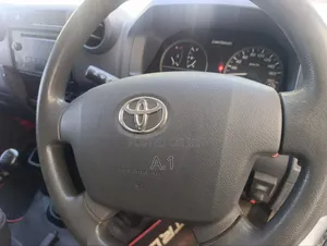Toyota Land Cruiser 4.5 V8 VXR 2018 White