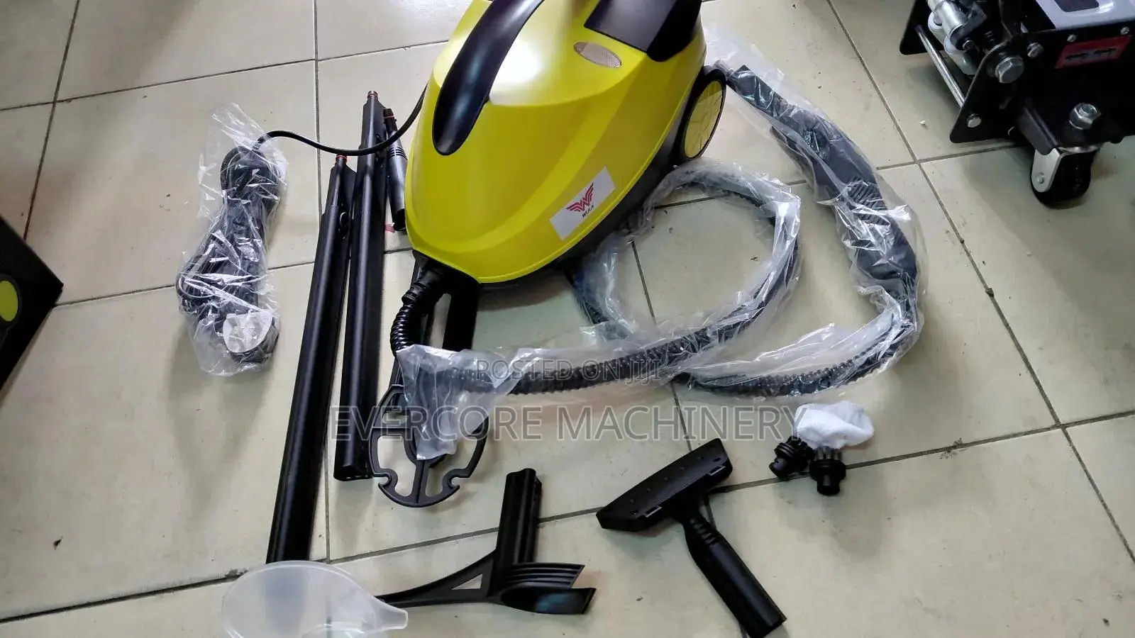 Heavy Duty Sofa Cleaning Steam Cleaning Machine With Accessories.