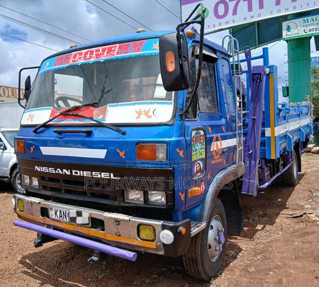 Nissan Diesel 1992 Blue - thumbnail 4