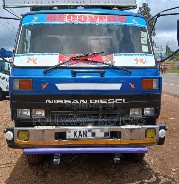 Nissan Diesel 1992 Blue - main view