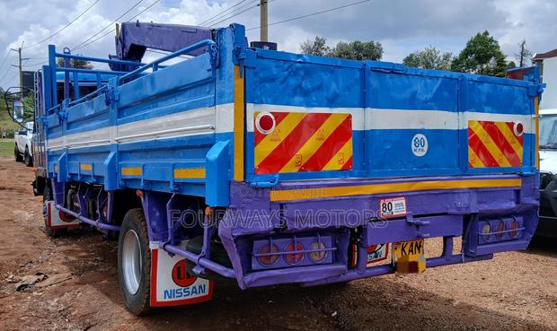 Nissan Diesel 1992 Blue - thumbnail 7