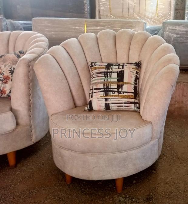 Queen Shape Styling Chair