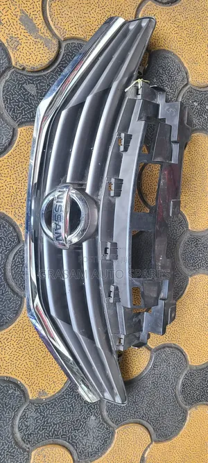 Toyota Note 2012 Grill