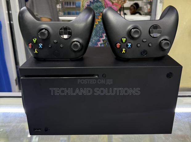 Good as New Xbox Series X With 2 Pads - thumbnail 6