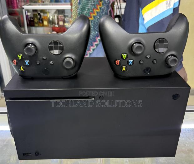 Good as New Xbox Series X With 2 Pads - thumbnail 3