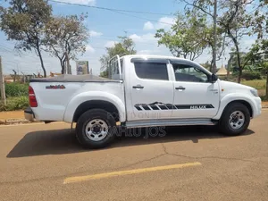 Toyota Hilux 2014 Off white