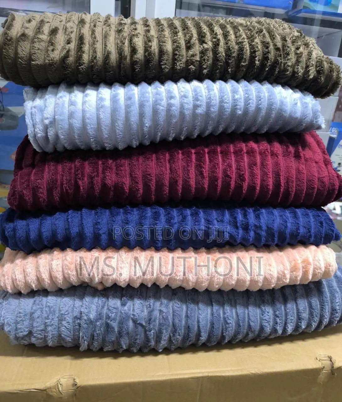 Size 6x6 Heavy and Warm Velvet Fleece Blanket