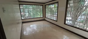 5 Bedroom Townhouse Office to Let