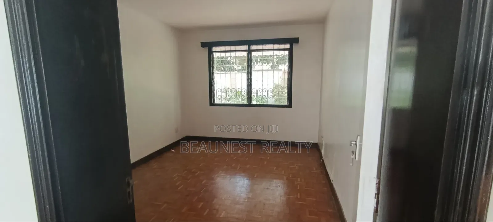 5 Bedroom Townhouse Office to Let