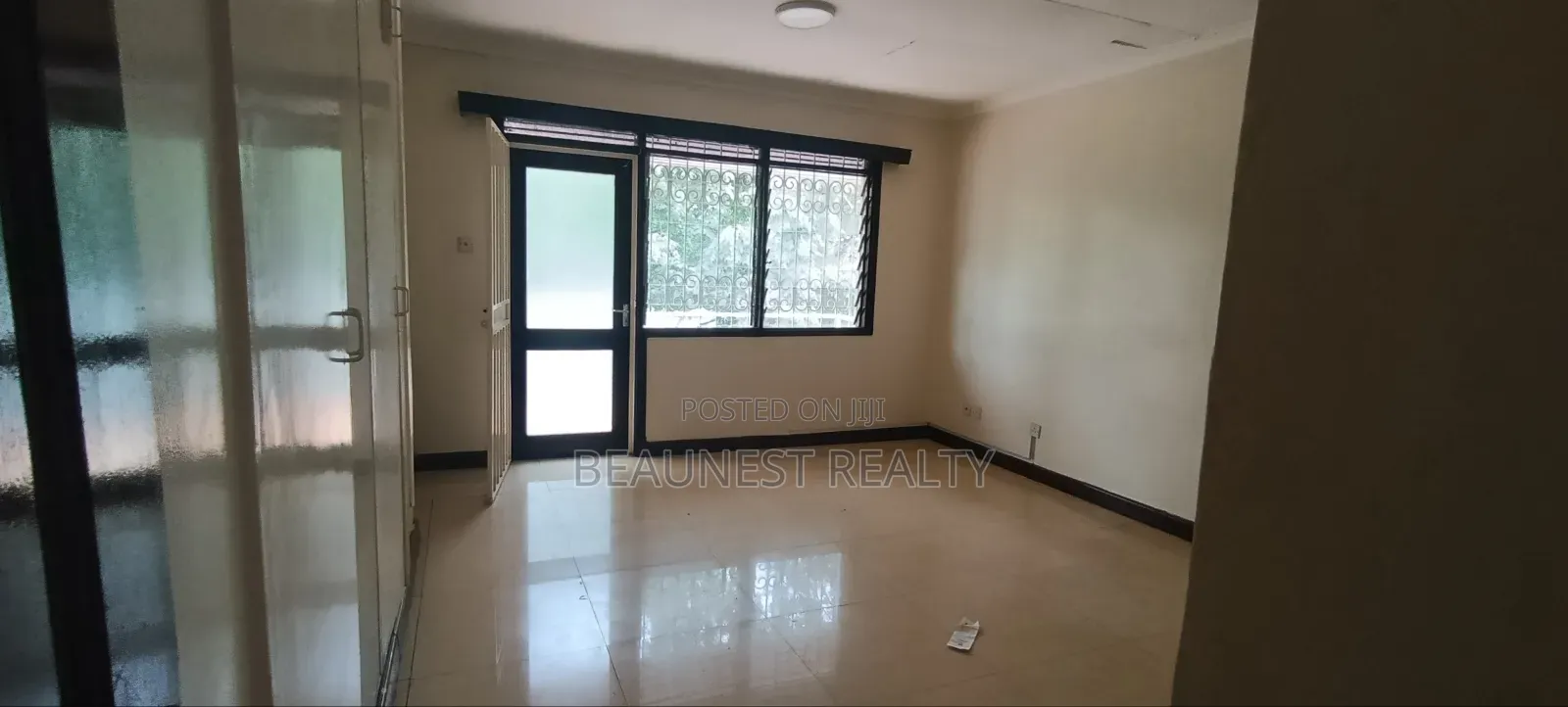 5 Bedroom Townhouse Office to Let