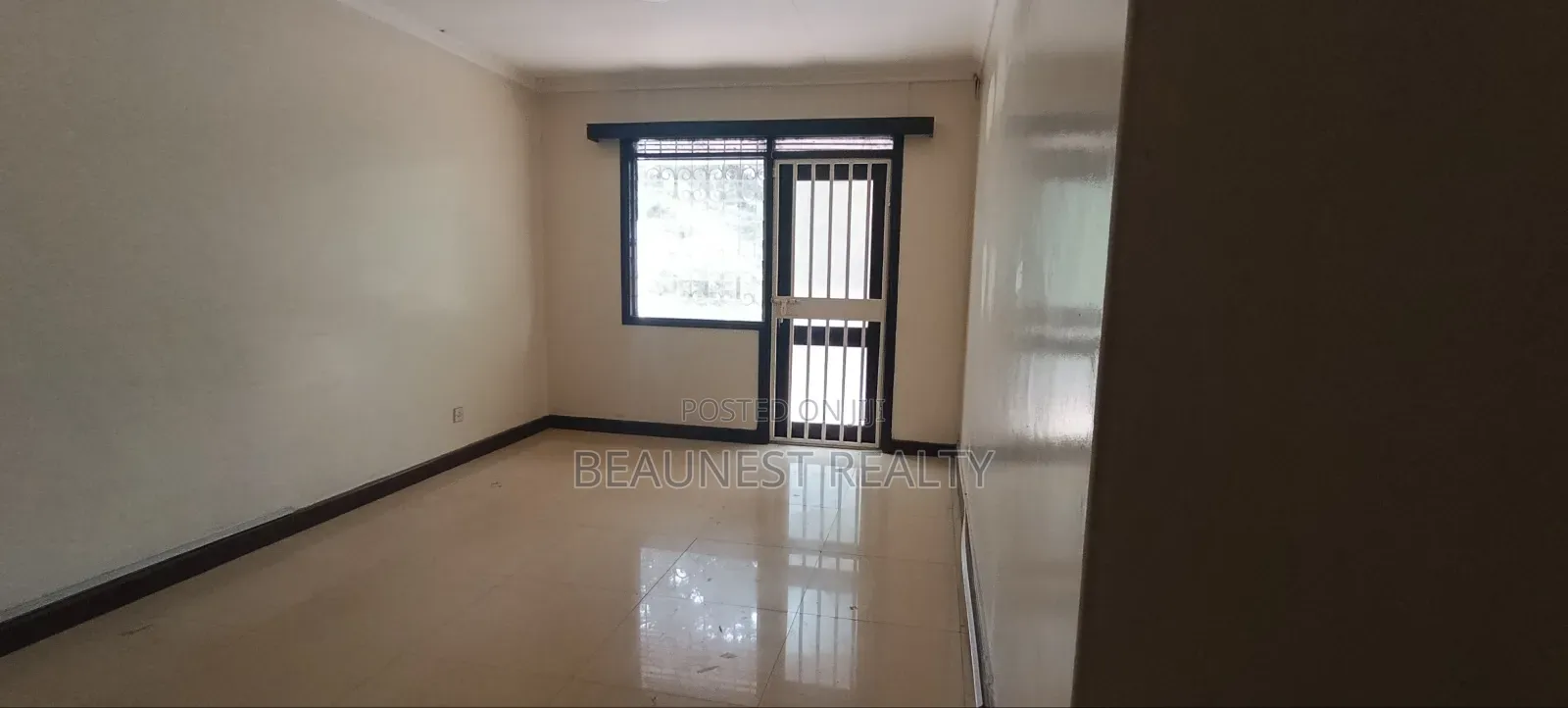 5 Bedroom Townhouse Office to Let