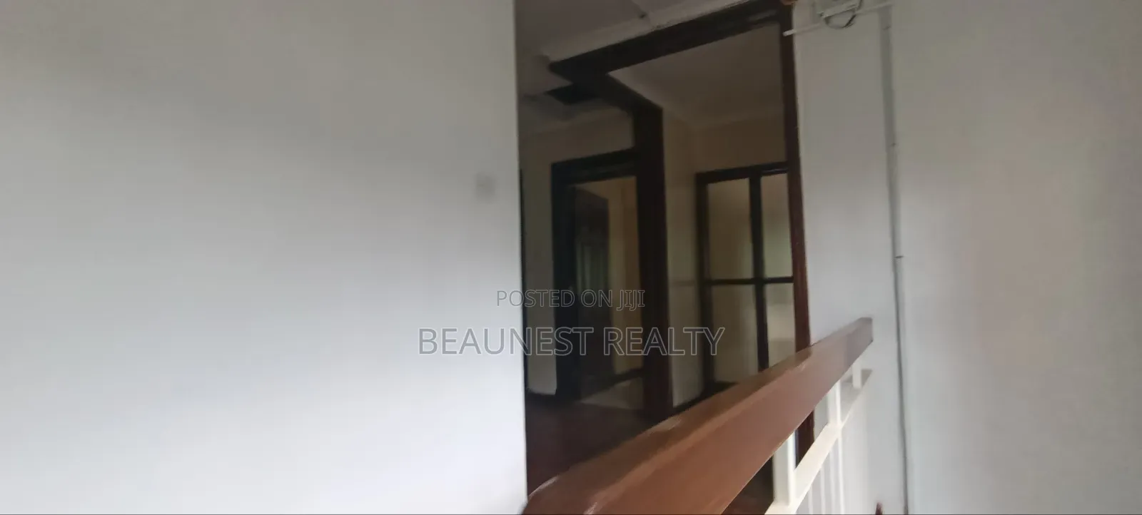 5 Bedroom Townhouse Office to Let