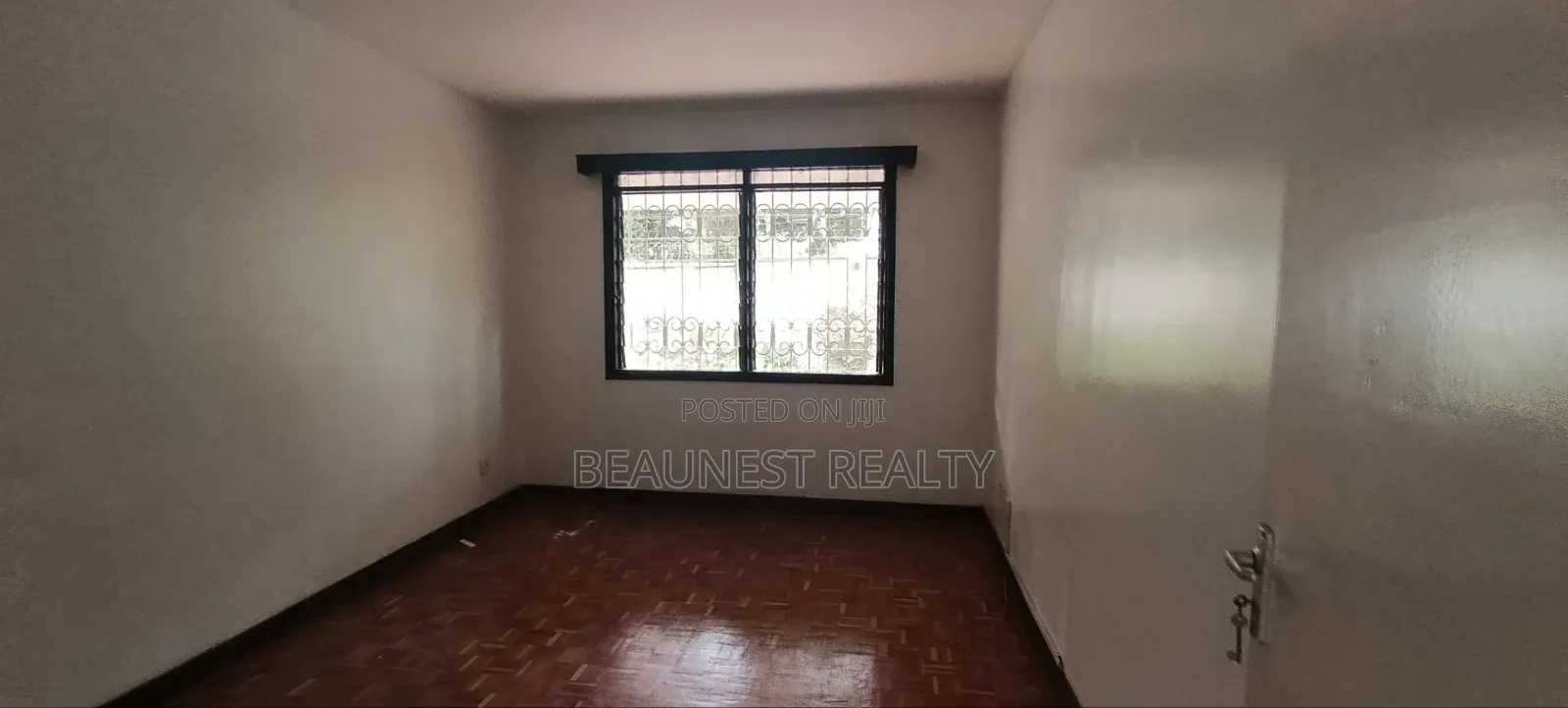 5 Bedroom Townhouse Office to Let