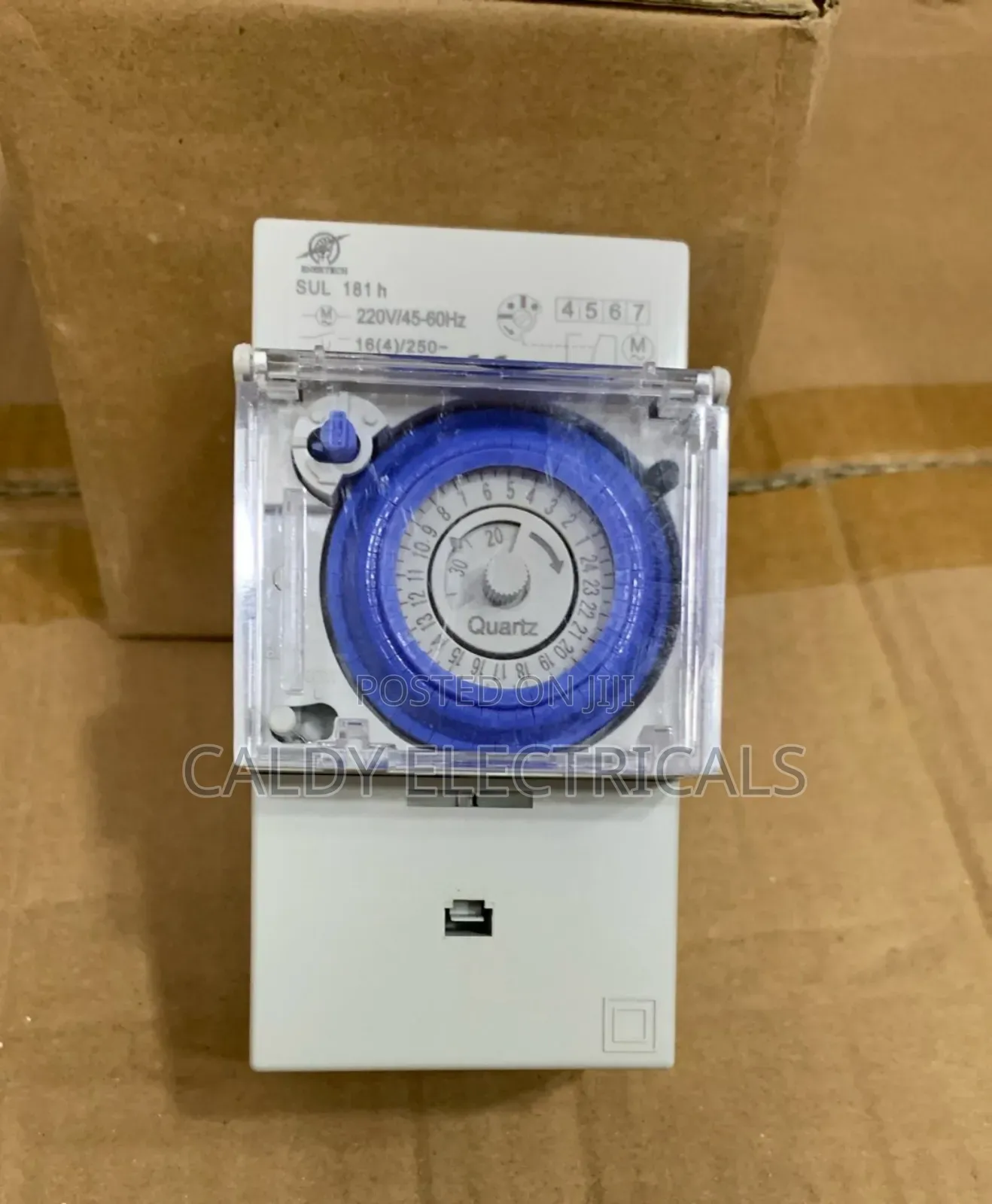 Modern 24-Hour Analog Mechanical Timer Switch Gt4e