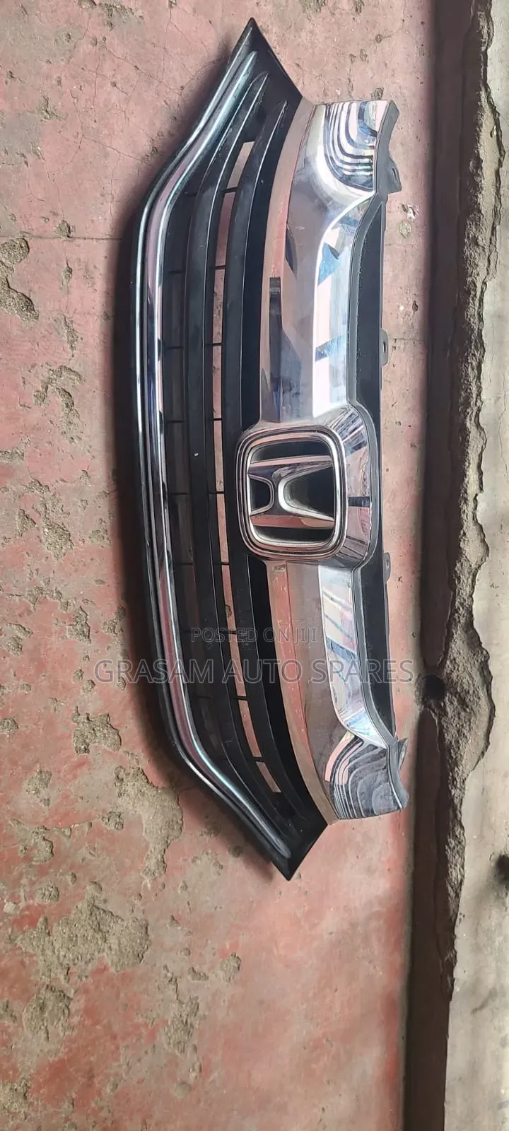 Toyota Honda Shuttle 2015 Grill