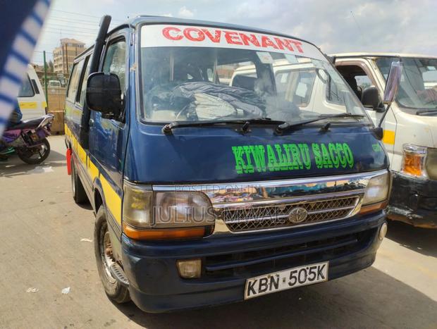 Toyota HiAce 2014 Blue