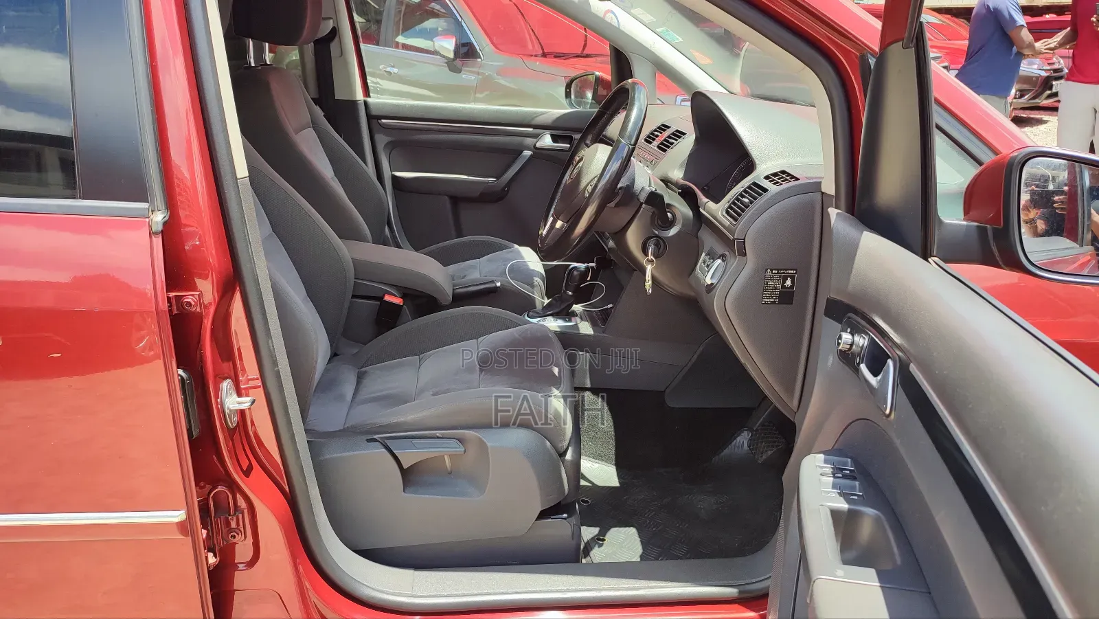 Volkswagen Touran 2016 Red
