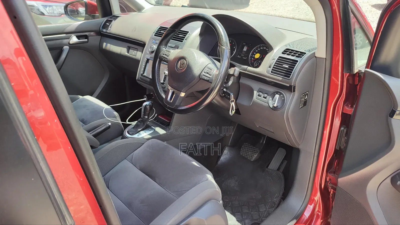 Volkswagen Touran 2016 Red