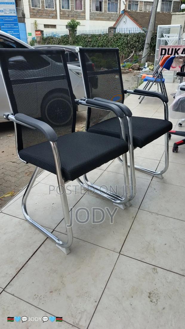 Office Visitors / Conference Chair – Comfortable & Professional - main view