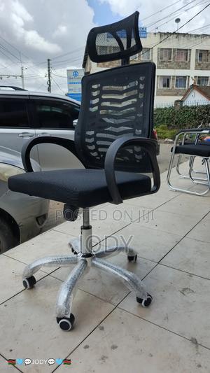 Mesh Office Chair With Headrest – Extra Comfort & Support - main view