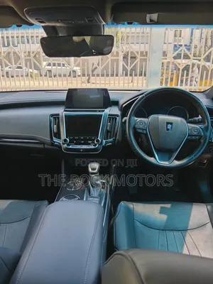 Toyota Crown 2018 Black