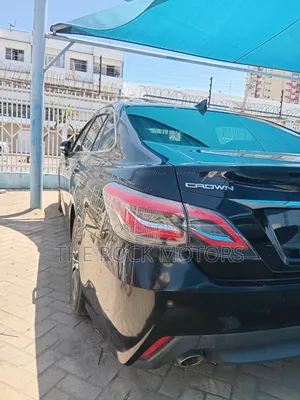 Toyota Crown 2018 Black
