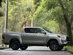 Toyota Hilux Revo Double Cab Deisel 2.4 AWD 2021 Silver
