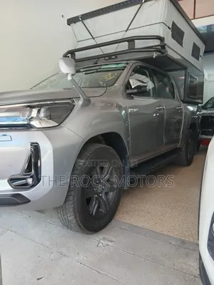 Toyota Hilux 2024 Silver