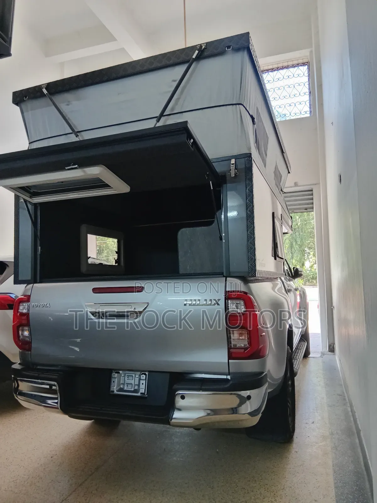 Toyota Hilux 2024 Silver