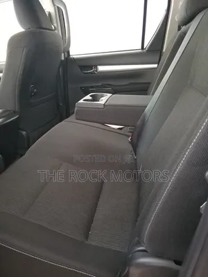 Toyota Hilux 2024 Silver