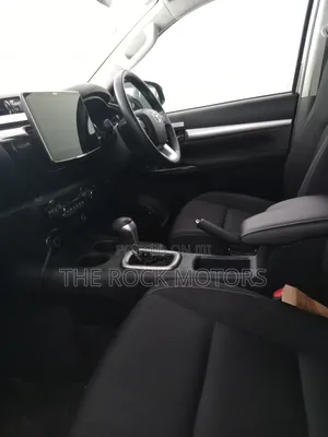 Toyota Hilux 2024 Silver