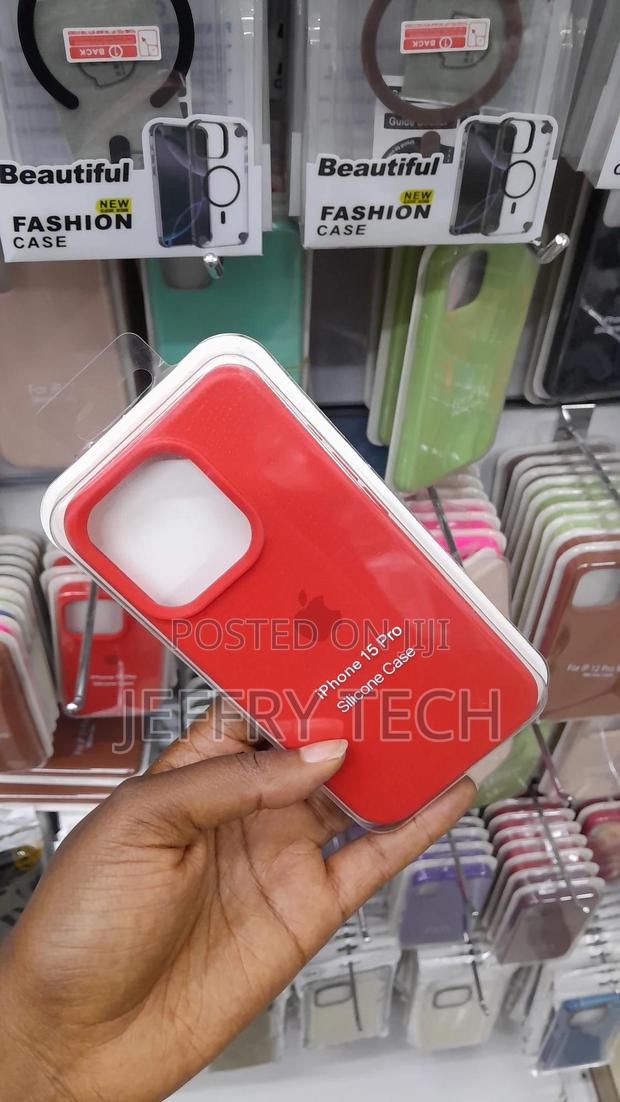 Coffker iPhone 15 Pro Liquid Silicone Case Case With Microfiber Linin - thumbnail 3