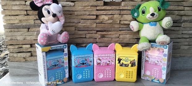 Fingerprint Automated Piggy Bank - main view