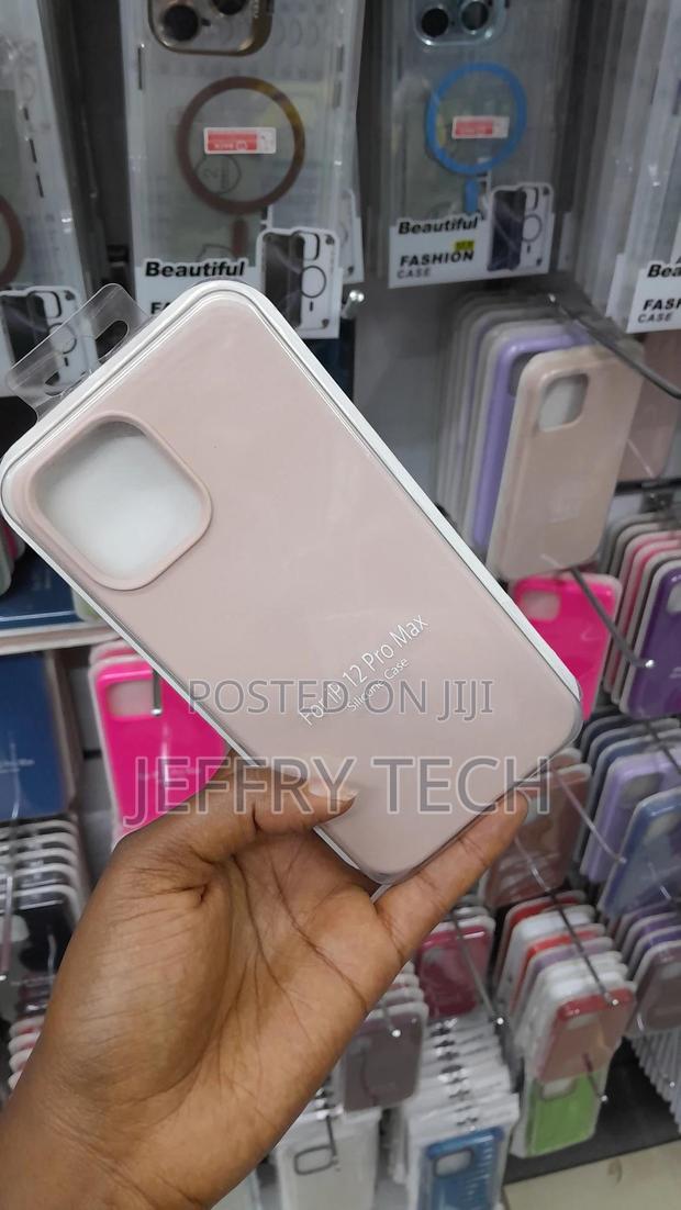 Laveen iPhone 12 Pro Max Case Liquid Silicone With Microfiber Lining - thumbnail 3