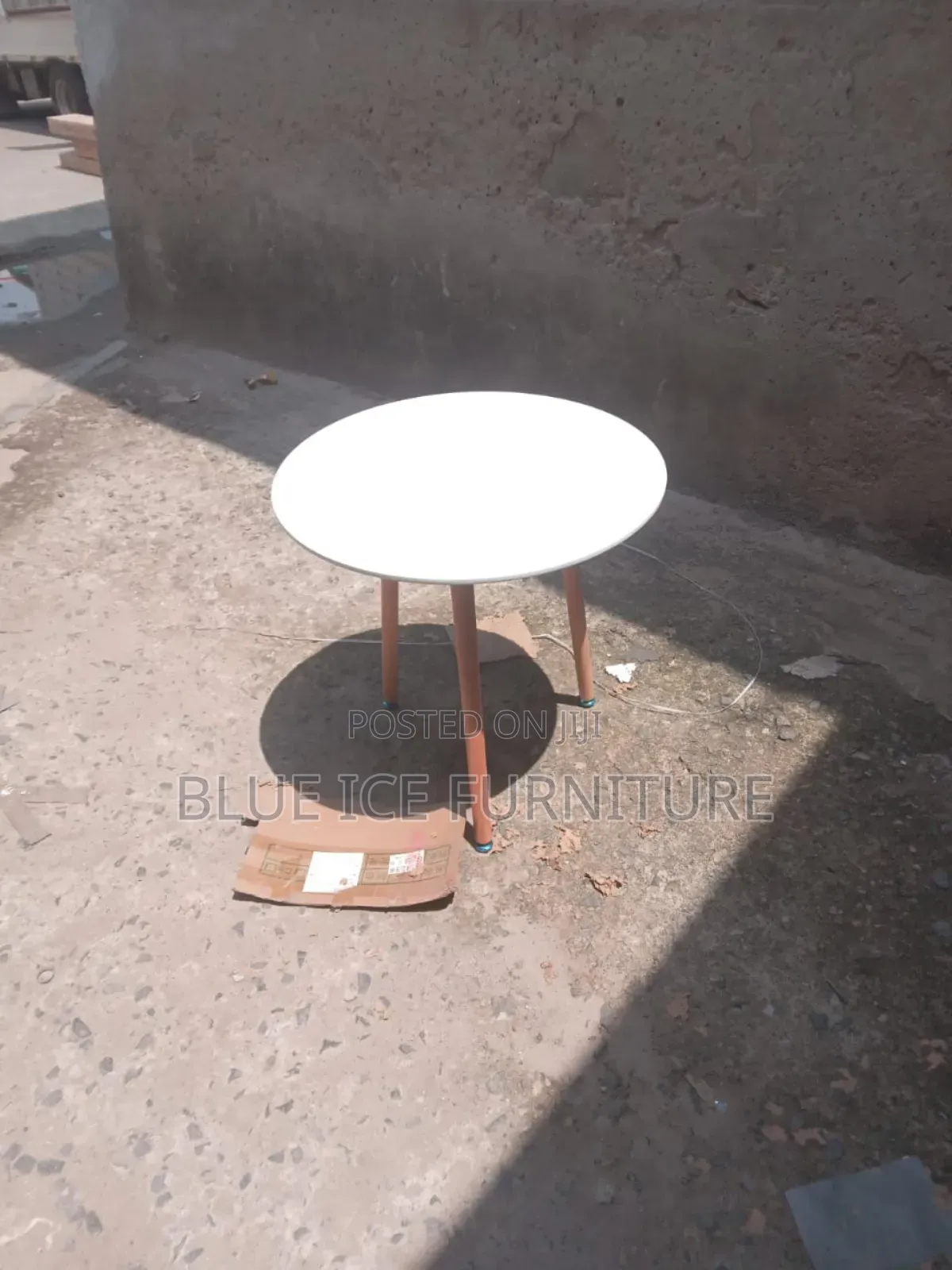 Round Eames Table White