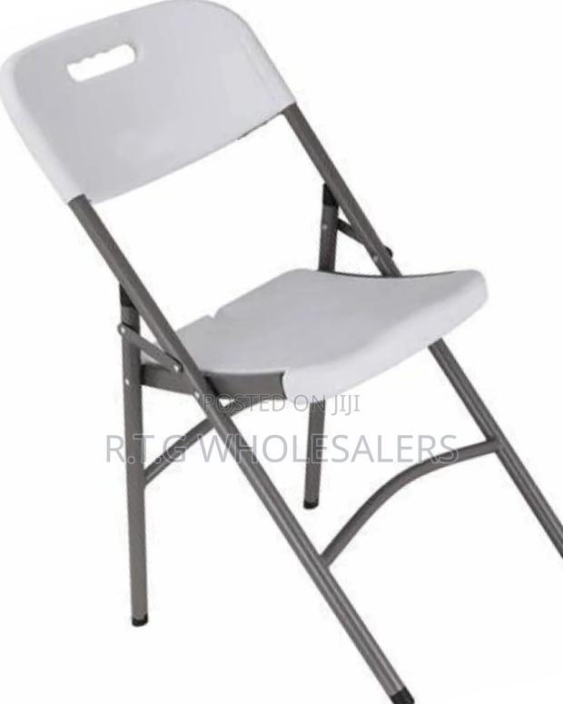 Lightweight Collapsible Chair With Carrying Ease