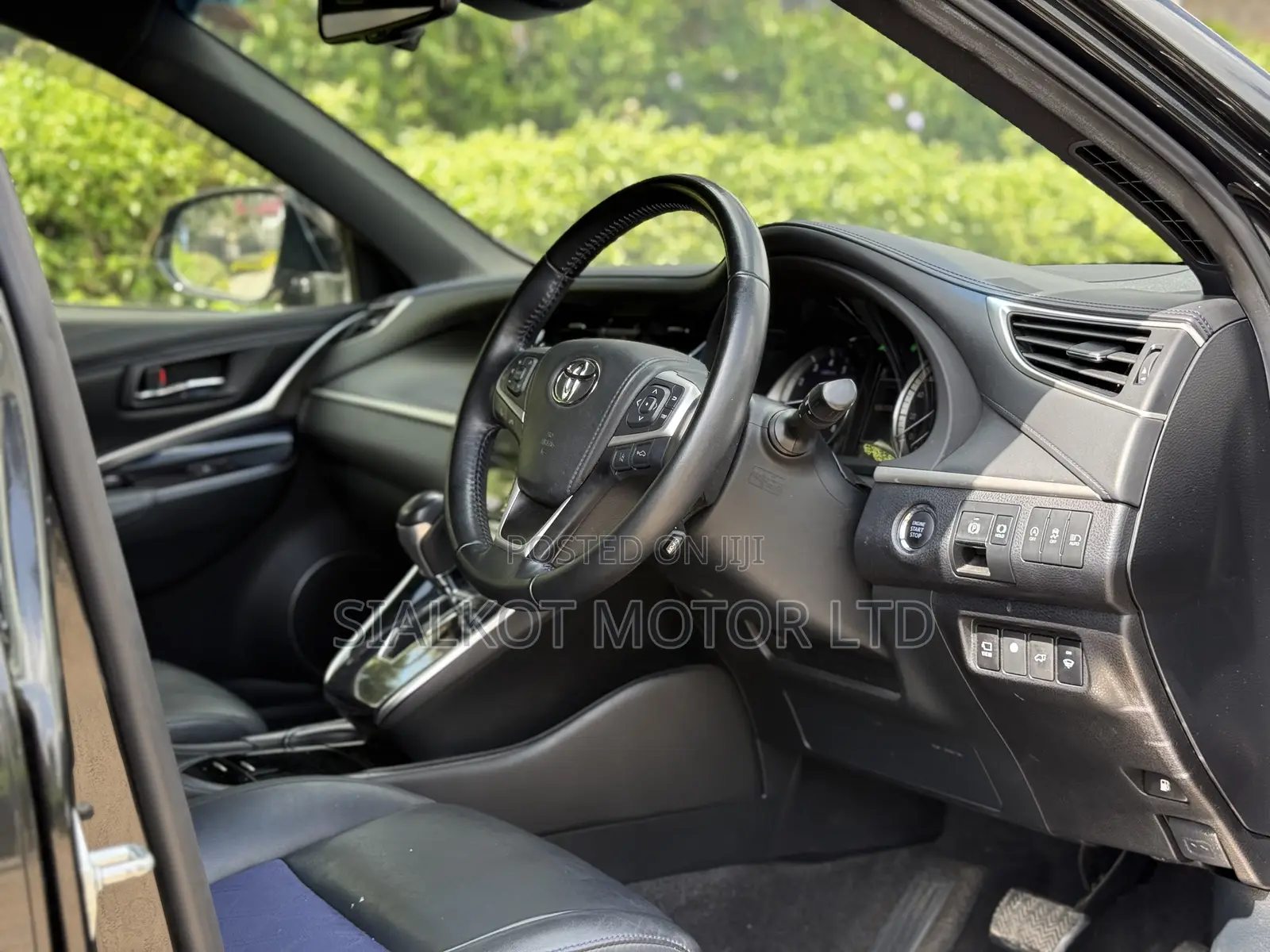 Toyota Harrier 2.0 2019 Black