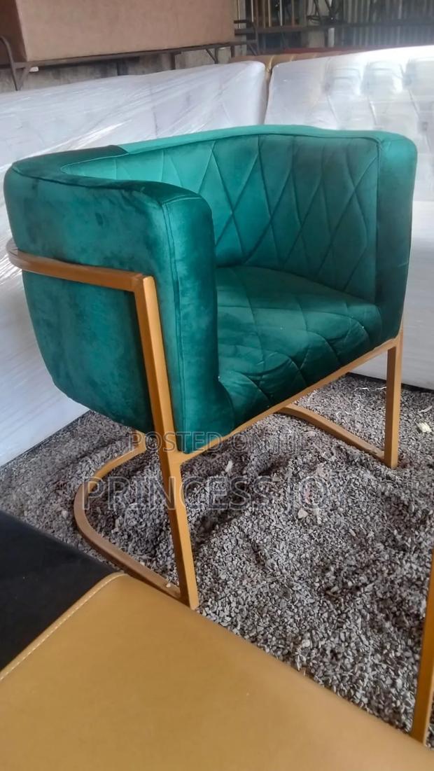 Salon Seat and Table - thumbnail 3