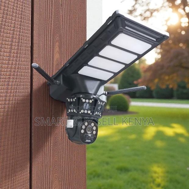 Longer Lasting 4g PTZ Rotating Dual Lens Solar Camera Street Light