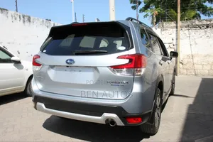 Subaru Forester Premium AWD 2019 Silver