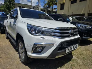 Toyota Hilux SR5 4x4 2018 White