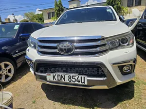 Toyota Hilux SR5 4x4 2018 White