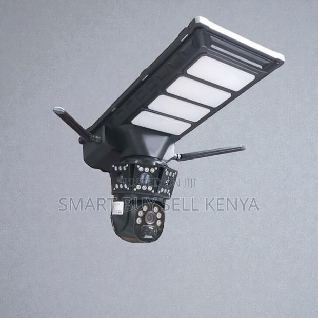 Remote Viewing 4g PTZ Dual Lens Solar Camera Solar Street Light