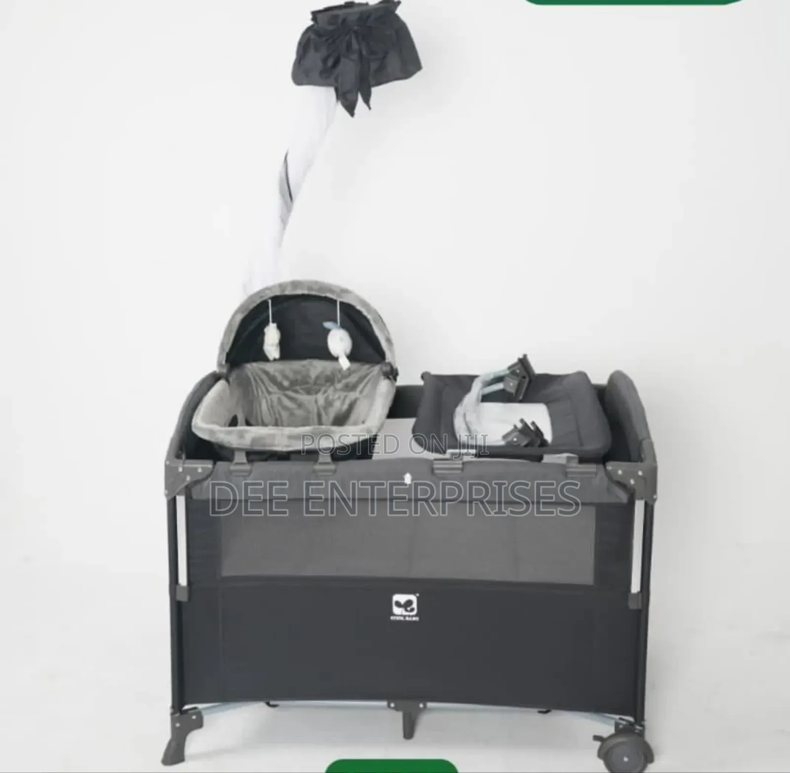 Baby Co Sleeper 
With Removable Basinnet
With Changing Pad