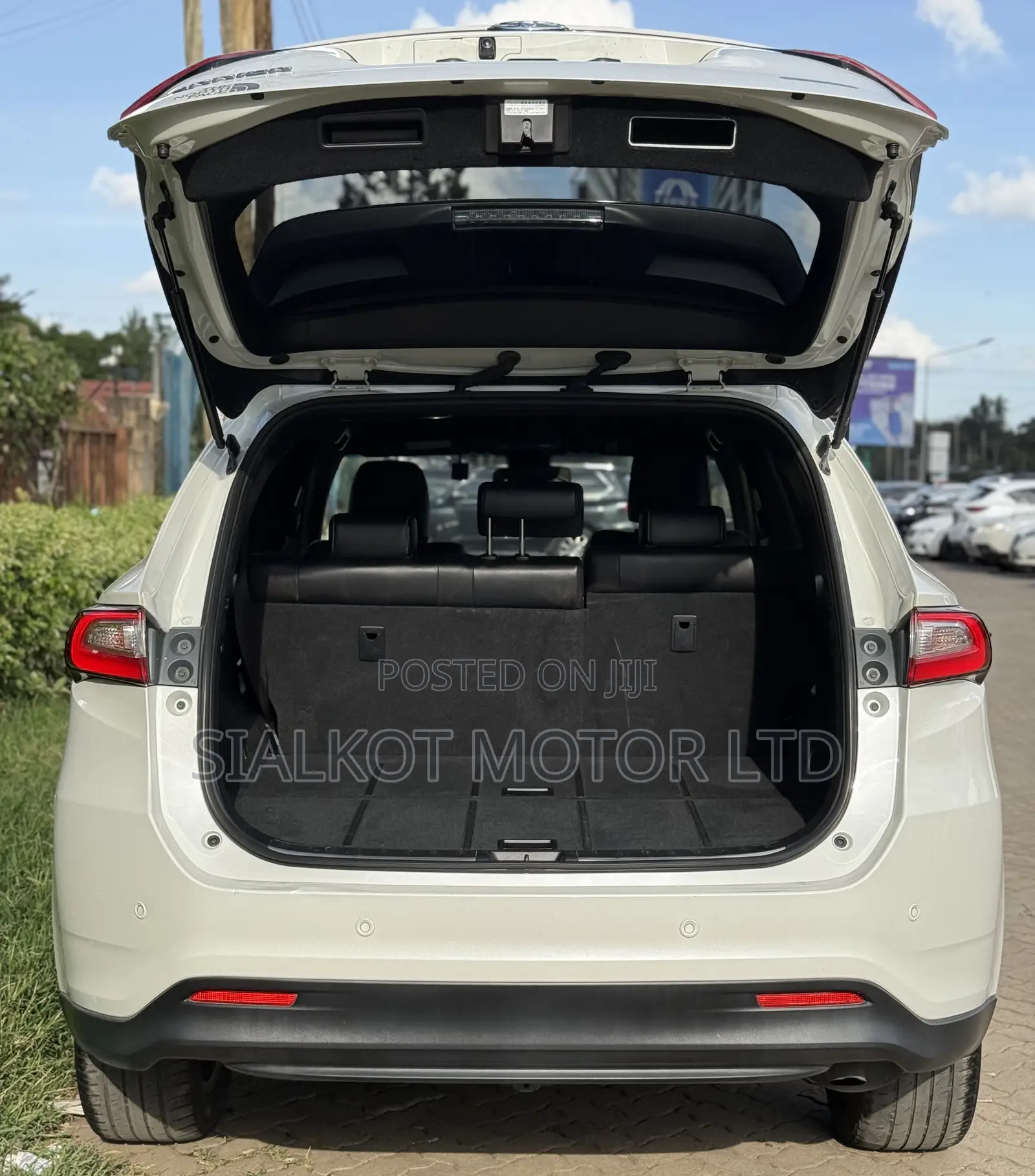 Toyota Harrier 2.0 2019 White